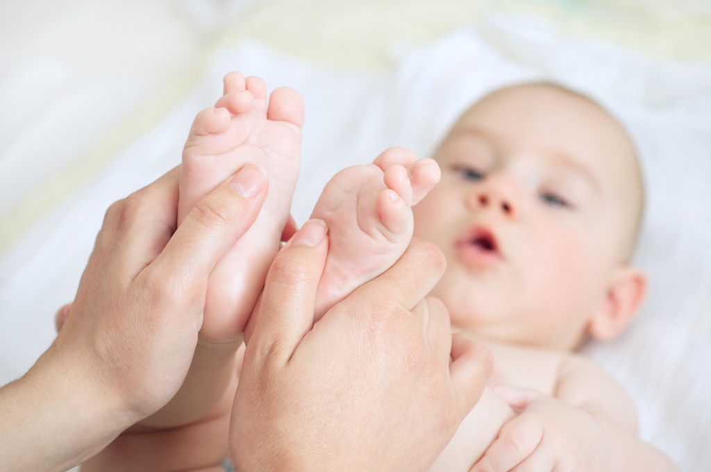 Baby massage  Osteopathy for Children photodune 1928865 baby massage l 1024x680